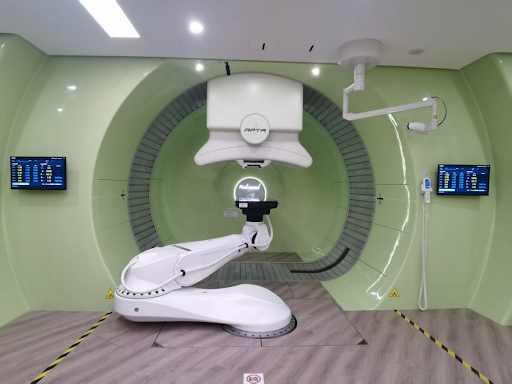 A domestically developed 360° rotating proton system for complex-position pediatric tumors.